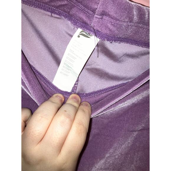 Fabletics light purple velvet leggings size 1X - Picture 3 of 5